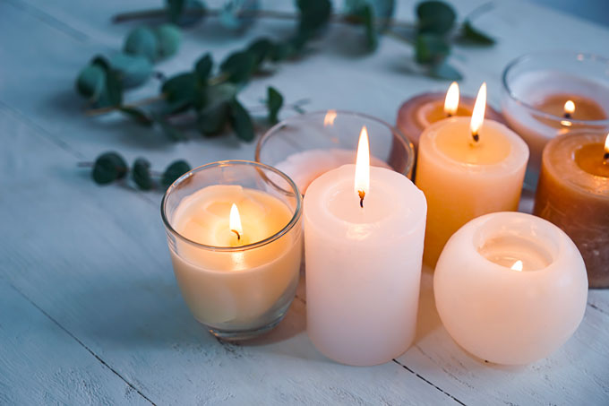 Crackling candles for a romantic atmosphere